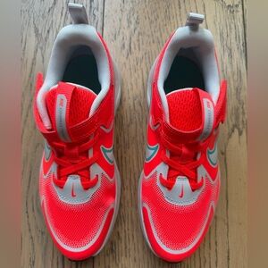 Nike Girls Kids Bright Red & White Cosmic Runner Neon Sneakers Sz 2 Like New